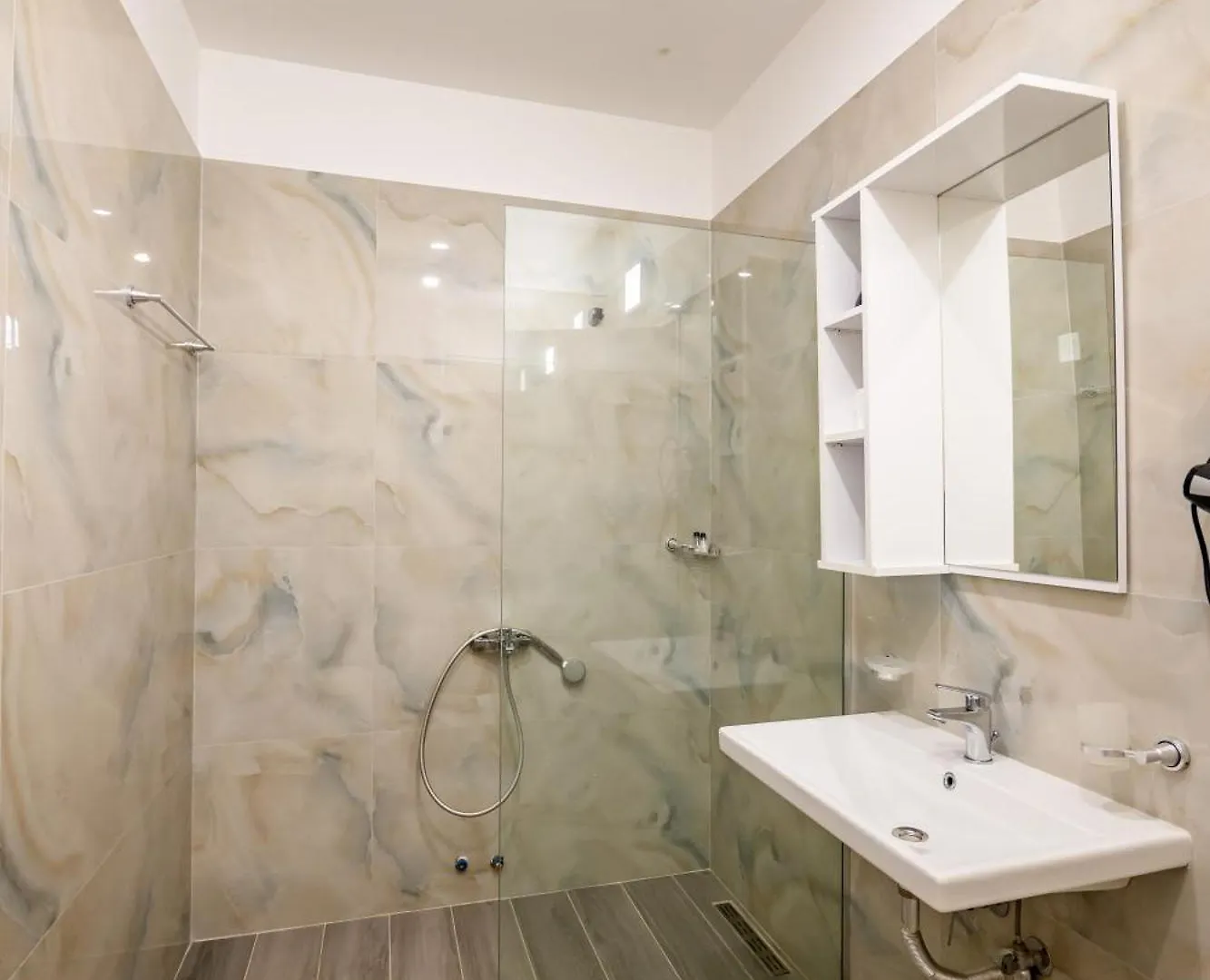 Roan Apartments Aparthotel Sarande