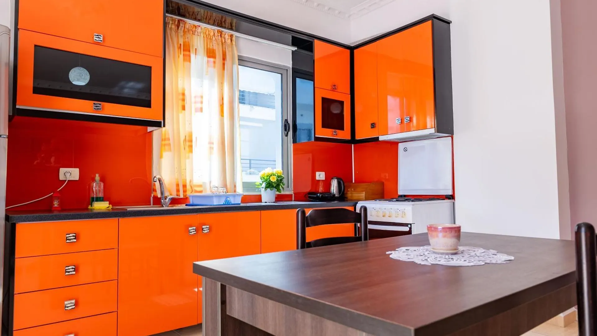 Roan Apartments