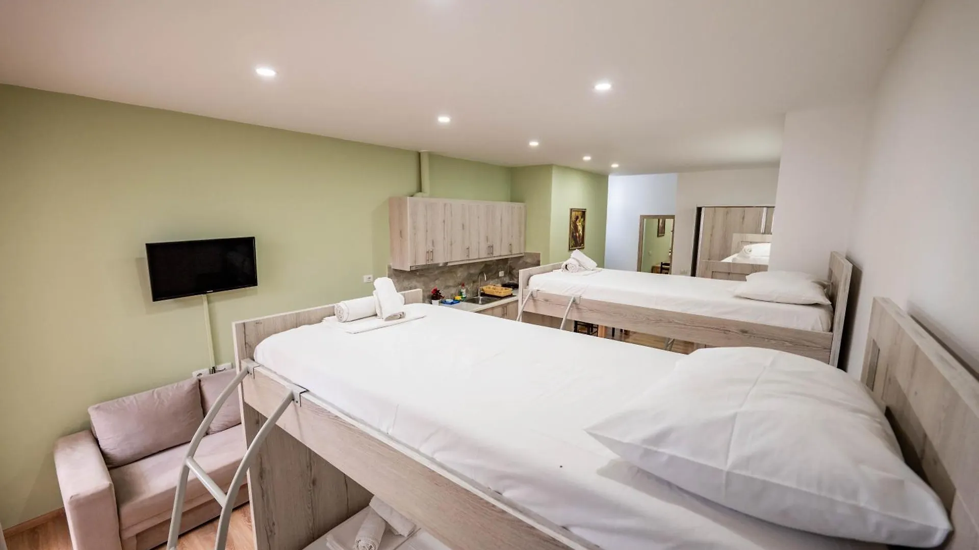 Roan Apartments