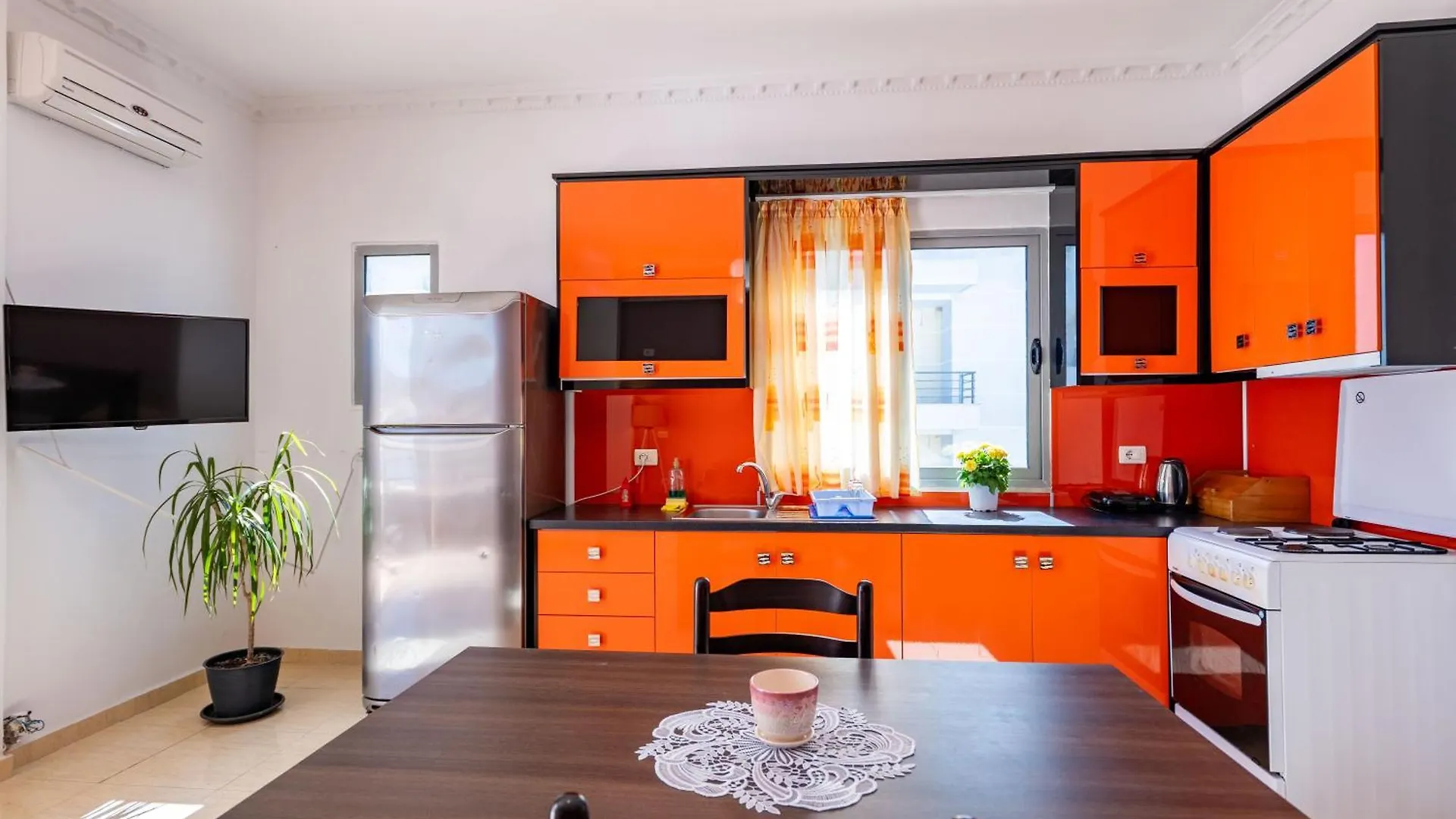 Roan Apartments Sarandë 0*,
